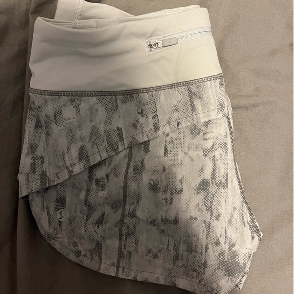 Lululemon Speed Up Shorts - Picture 3 of 3